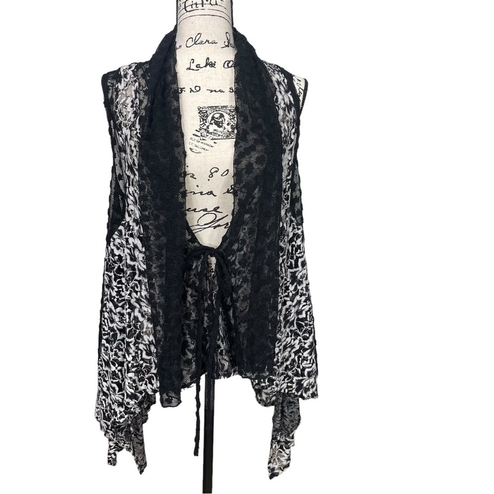 A’Reve Boutique Floral Lace Velvet Vest Boho Black and White Size M